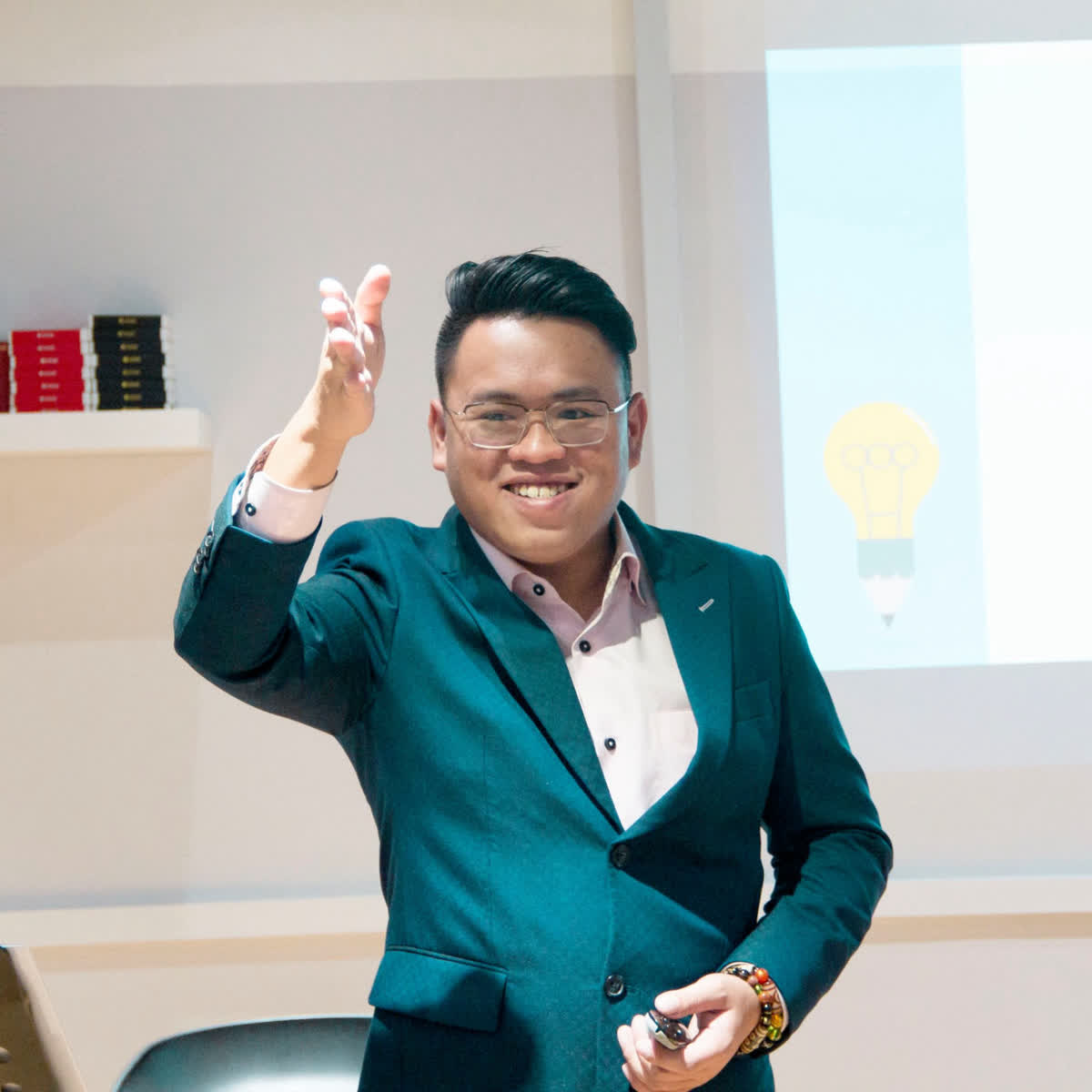 Arnold Neo